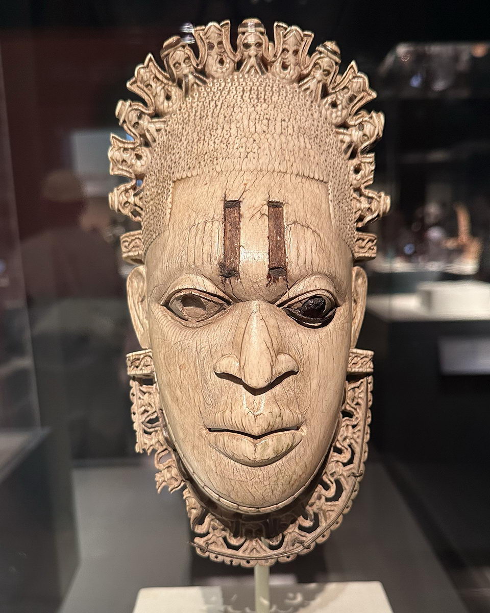 Dr Elžbijeta Binčicka-Gacek: RASIZAM I REPREZENTACIJA U SRCU TAME: ponovni osvrt na kritiku Činue Ačebea