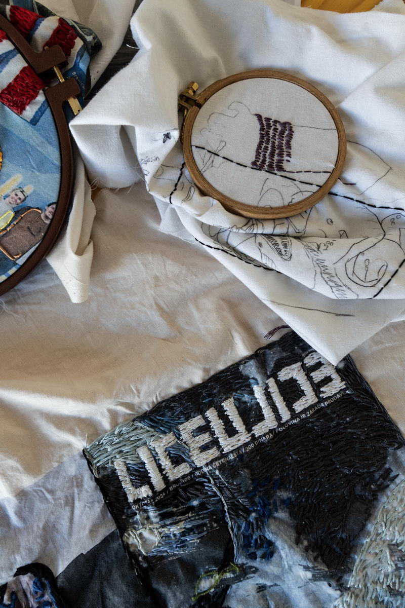 Milica Dukić, Textile Newspapers in cooperation with LiceUlice, SULUJ gallery, photo: Emma Szabó